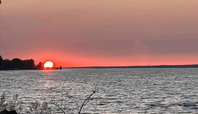 Lakefront beauty near Sylvan Beach w/Kayaks