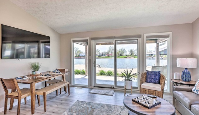 Lakefront Bellevue Home: Private Beach & Fire Pit!