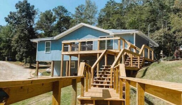 Lakefront Bliss at Blü House-Hot Tub & Views