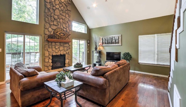 Lakefront Blue Eye Cottage with Hot Tub and Fire Pit!