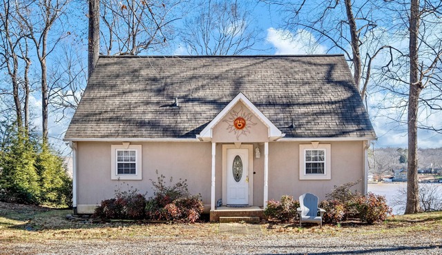 Lakefront/Boat Dock, 3/2, Furnished, Castaway Cottage, covered back deck views