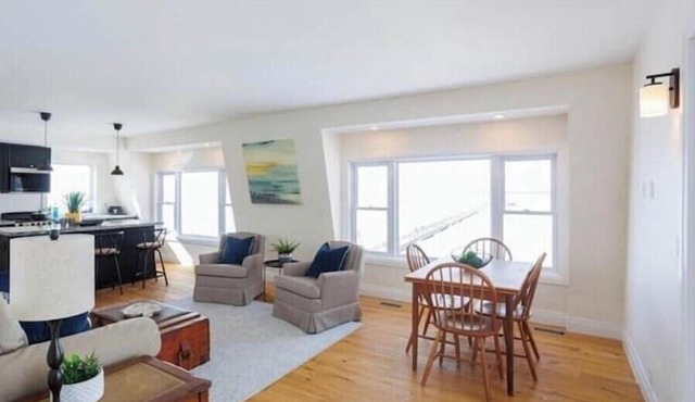 Lakefront Boathouse Paradise!