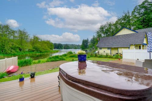 Lakefront Bremerton Vacation Rental with Hot Tub!
