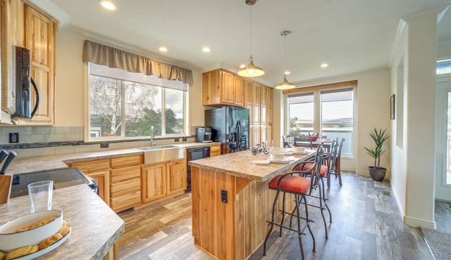 Lakefront Brewster Home w/Yard Games & Hot Tub!