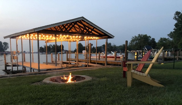 Lakefront Buckeye Lake Family Retreat