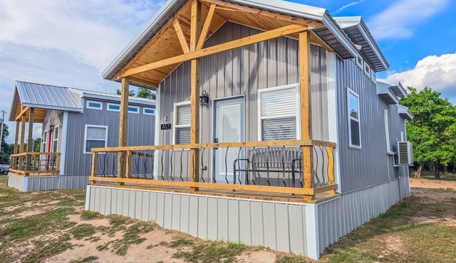 Lakefront Bungalow at Belle Starr Marina
