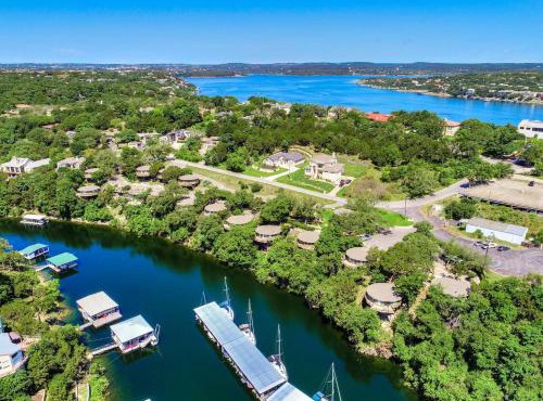 Lakefront Bungalow with Community PoolHot Tub #1