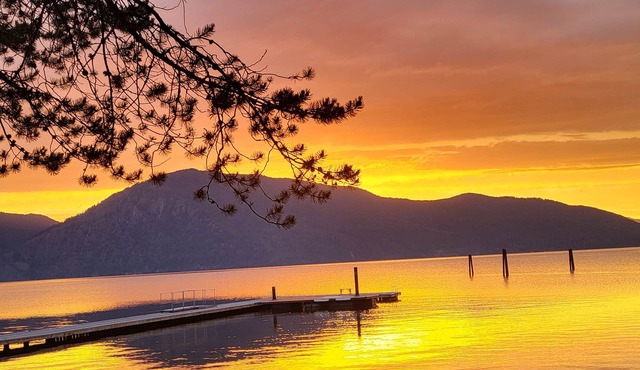 Lakefront Cabin #1-REMOTE, RECOMMEND SUV/TRUCK, PRIMITIVE RD! Lake Pend Oreille