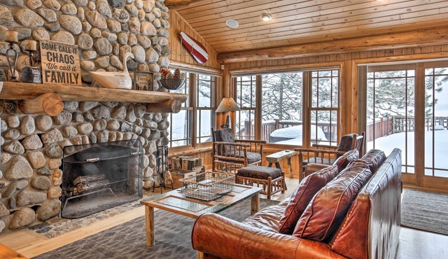 Lakefront Cabin: 11 Mi to Downtown Shops & Dining!