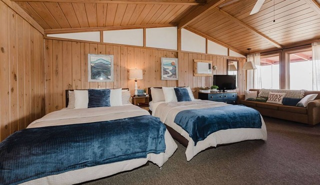 Lakefront Cabin #2 - Steps from Table Rock Lake at Happy Hollow Resort