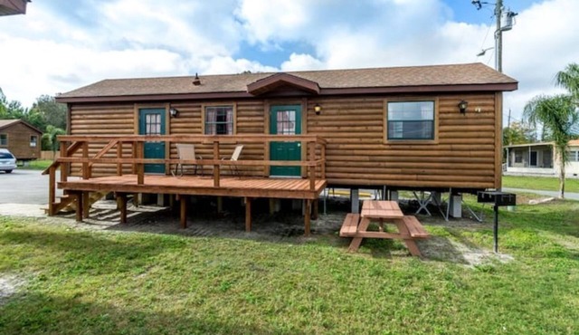 Lakefront Cabin #409, 10mins to Beach/Dog Friendly/Prime Location/BOOK TODAY