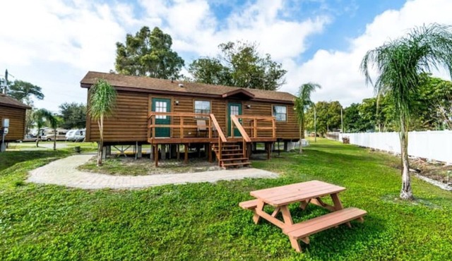 Lakefront Cabin #411, 10mins to Beach/Dog Friendly/Prime Location/BOOK TODAY