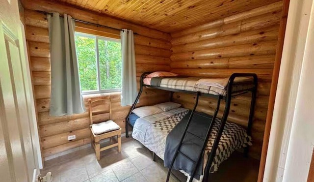 Lakefront Cabin #5 - 4 Season - Sleeps 7