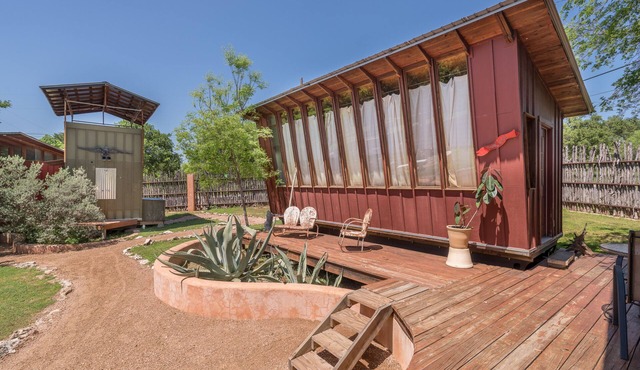 Lakefront Cabin Adventure: Kayaks, Winery, Massage, SUPs, Yoga, Krause Springs!