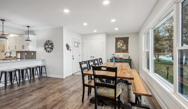 Lakefront Cabin! Arcades, Putt Putt, Close to Golf