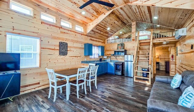 Lakefront Cabin at Belle Starr Marina