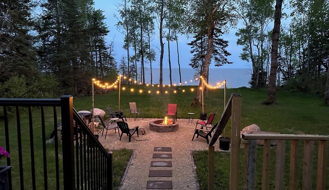 Lakefront Cabin, 4 season Cozy Vacation Home on Lake Winnipeg