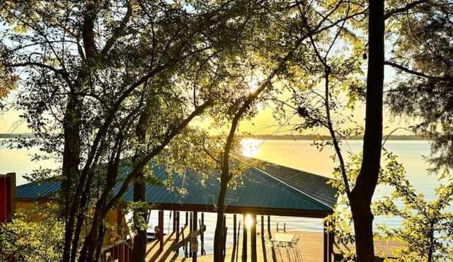 Lakefront Cabin Escape 3BR Pvt Dock & Hot Tub