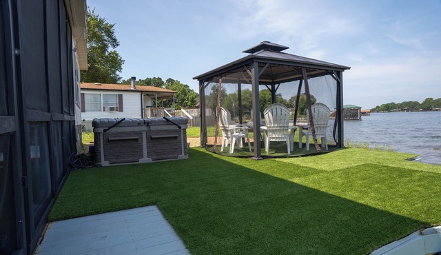 Lakefront Cabin: Fishing, Free Kayak, Dock, Swimming, BBQ, Lake Views