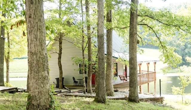 Lakefront Cabin Getaway near Columbia, Kentucky
