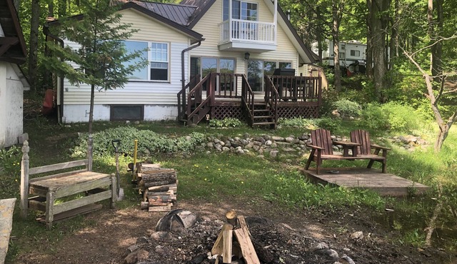 Lakefront cabin getaway near Lewiston