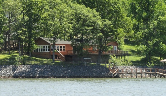 Lakefront Cabin - Newly Renovated!