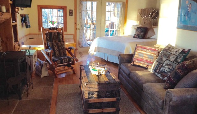 LAKEFRONT Cabin On 17 Acres