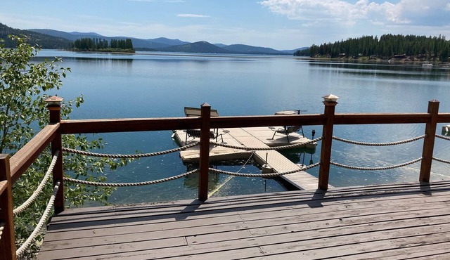 Lakefront cabin on Bitterroot Lake - a perfect Montana retreat!