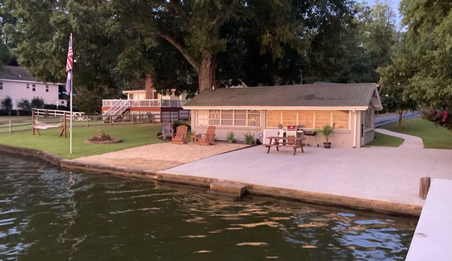Lakefront Cabin on Lake Greenwood