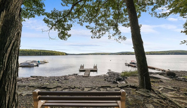 Lakefront Cabin on Lake Wallenpaupack!