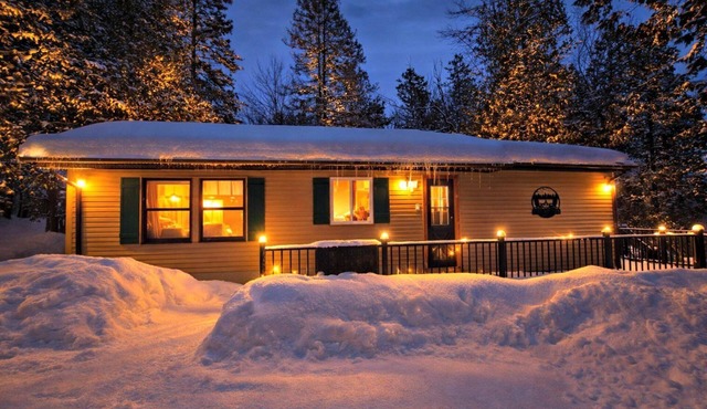 Lakefront Cabin on the trails in St.Ignace (Chain Lake Hideaway)