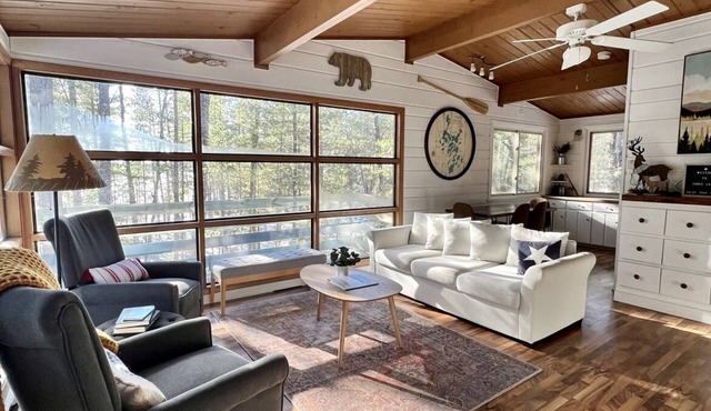 Lakefront Cabin on Virgin Lake w/kayaks, lily pad, firepit, sandy swimming area
