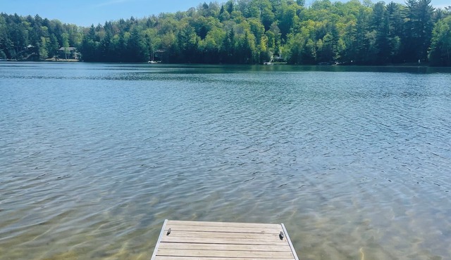 Lakefront Cabin, Pet Friendly, WIFI , near Pictured Rocks Munising Mi.