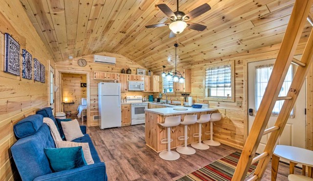 Lakefront Cabin Private Dock, Trails, Cave, Etc!