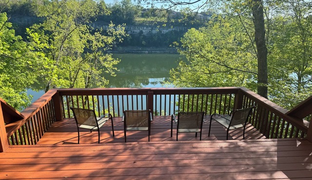 Lakefront Cabin: Private Water Access, Boat Parking, Lake View & Wi-Fi