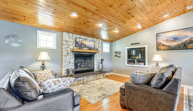 Lakefront Cabin Retreat w/Dock in Robbinsville!