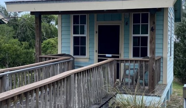 Lakefront Cabin Rental in Bradenton, Florida