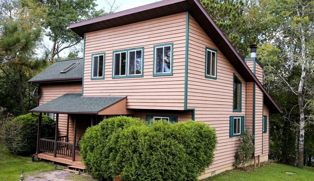 Lakefront Cabin Rental with a Paddle Boat near Wisconsin Dells, Wisconsin