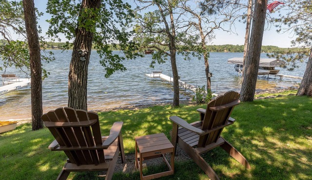 LAKEFRONT Cabin*Sandy swim beach*Crystal clear water
