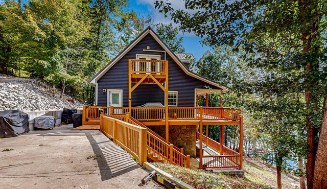 Lakefront Cabin, Sleeps 14・2 Level Dock・Sun Deck