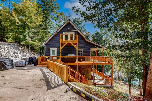Lakefront Cabin Sleeps 14 - 2 Level Dock - Sun Deck