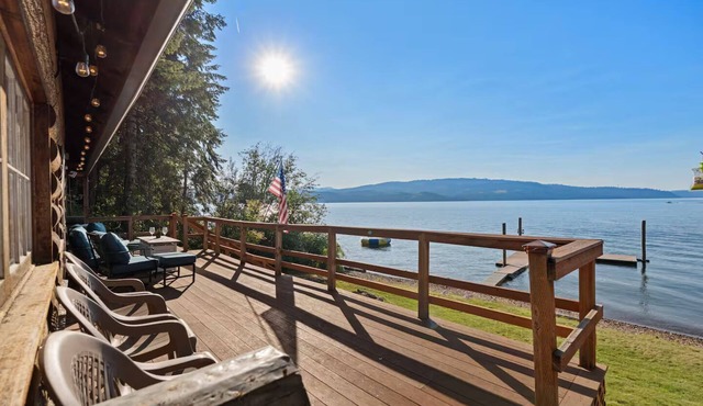 Lakefront Cabin Sleeps 6 – Private Dock, Jacuzzi, 80' Beachfront & Sunsets!