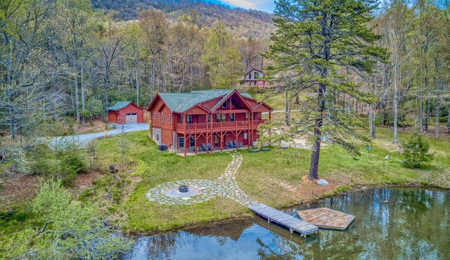 Lakefront cabin & tiny home with a firepit, wet bar, washer/dryer, dock