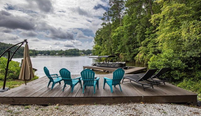 Lakefront Cabin w/Dock, Multi-Acre Privacy, Fire Pit, Kayaks & Boat Rental