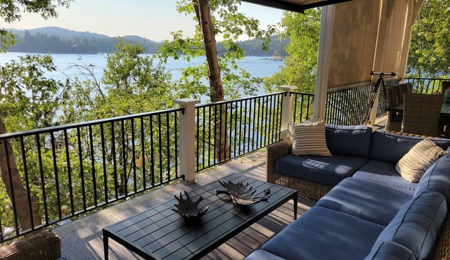 Lakefront Cabin Getaway with Panoramic views of Lake Arrowhead- Dock Access!