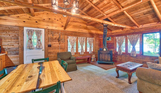 Lakefront Cabin w/Beach Access: Levering Retreat