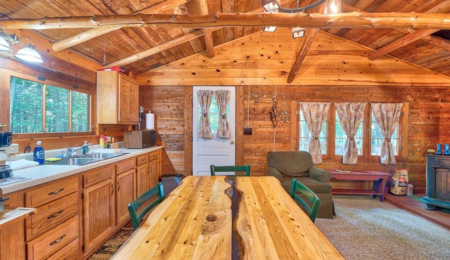 Lakefront Cabin w/Beach Access: Levering Retreat