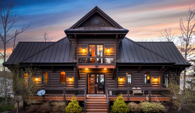 Lakefront Cabin w/Hot Tub, Boat Dock, WiFi, a Game Room & Firepit - Dogs OK
