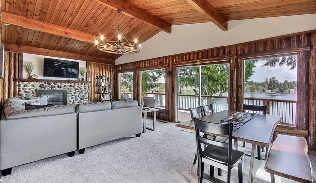 Lakefront Cabin w/Hot Tub, Game Room, Kayaks & Mt. Rainier VIEW