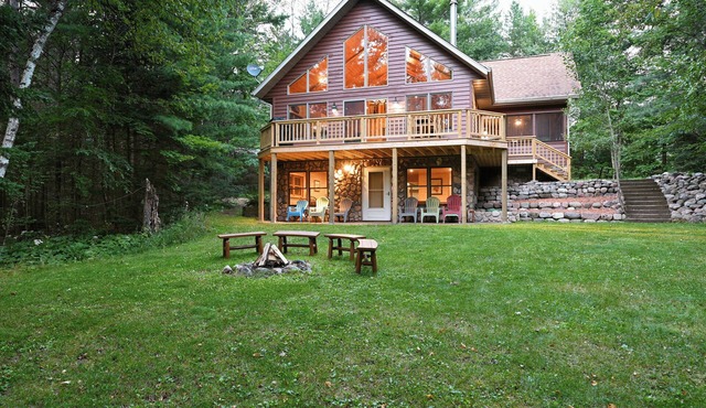 Lakefront Cabin w/Pool Table+Waterfall: Northwoods Nostalgia + Modern Amenities